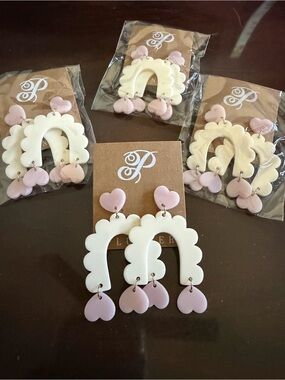 Plunder White and Light Pink Scalloped Arch Heart Dangle Earrings